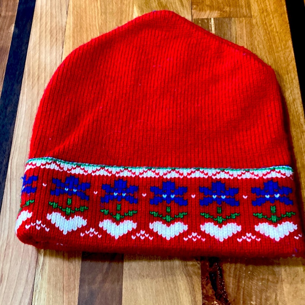 Vermont Originals Red Toque with Floral & Heart Motif.  100% Wool Handknit OS